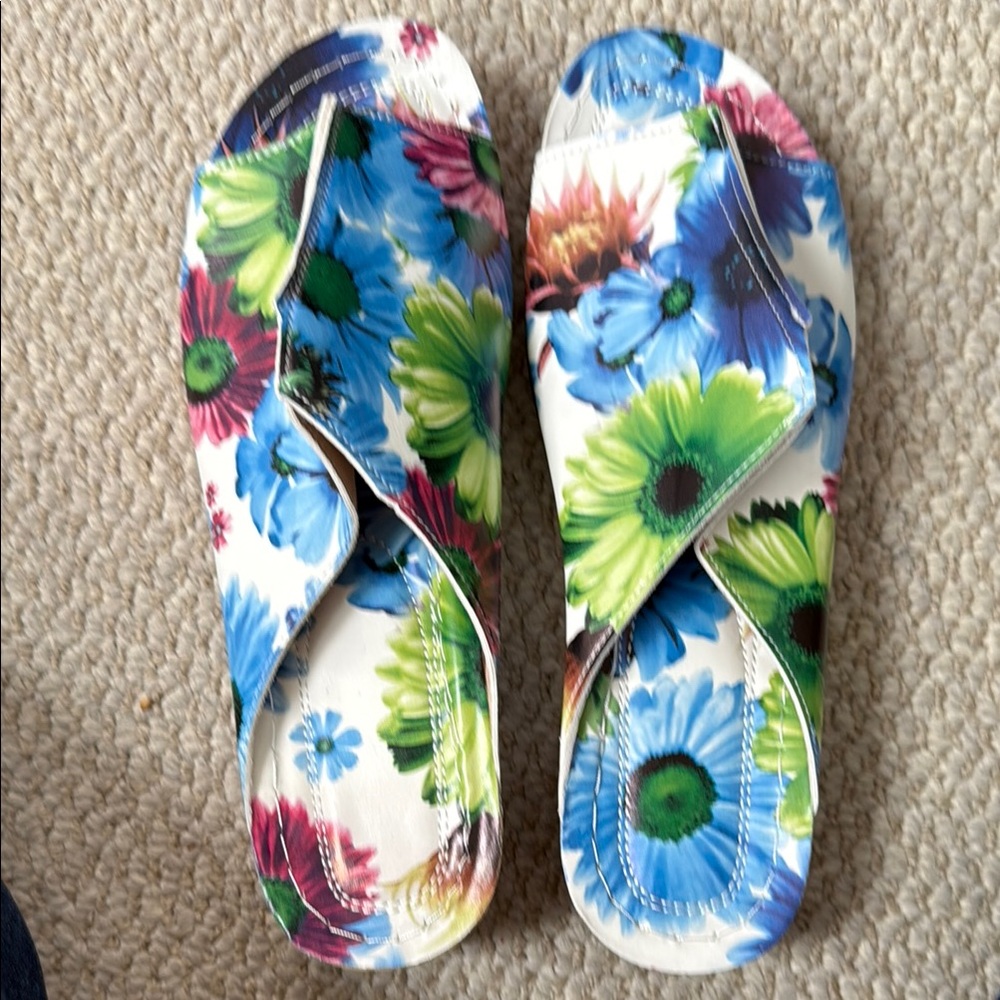 Floral Slip-On Sandals size 9.5 (eu 41)